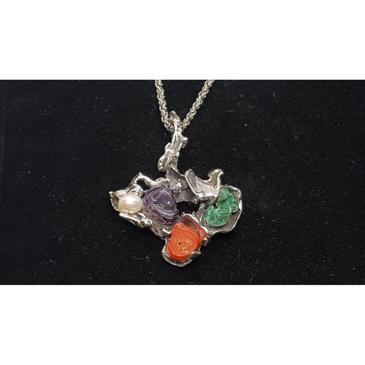 Colgante de plata con coral y perla