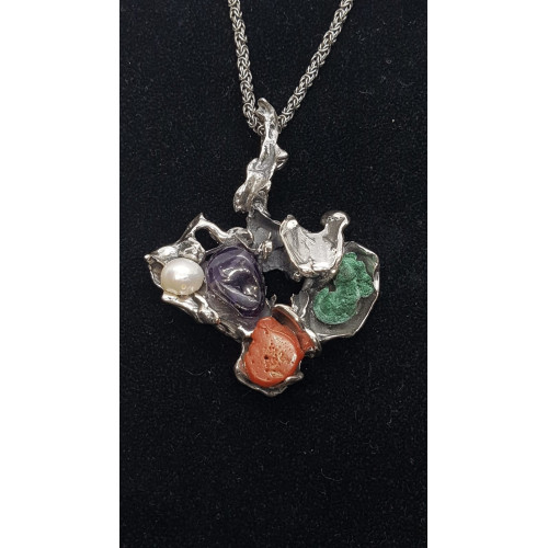 Colgante de plata con coral y perla
