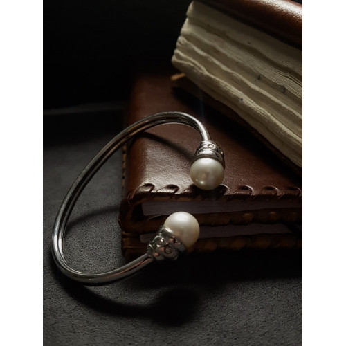 BRAZALETE RÍGIDO DE ORO BLANCO CON DIAMANTES Y PERLAS