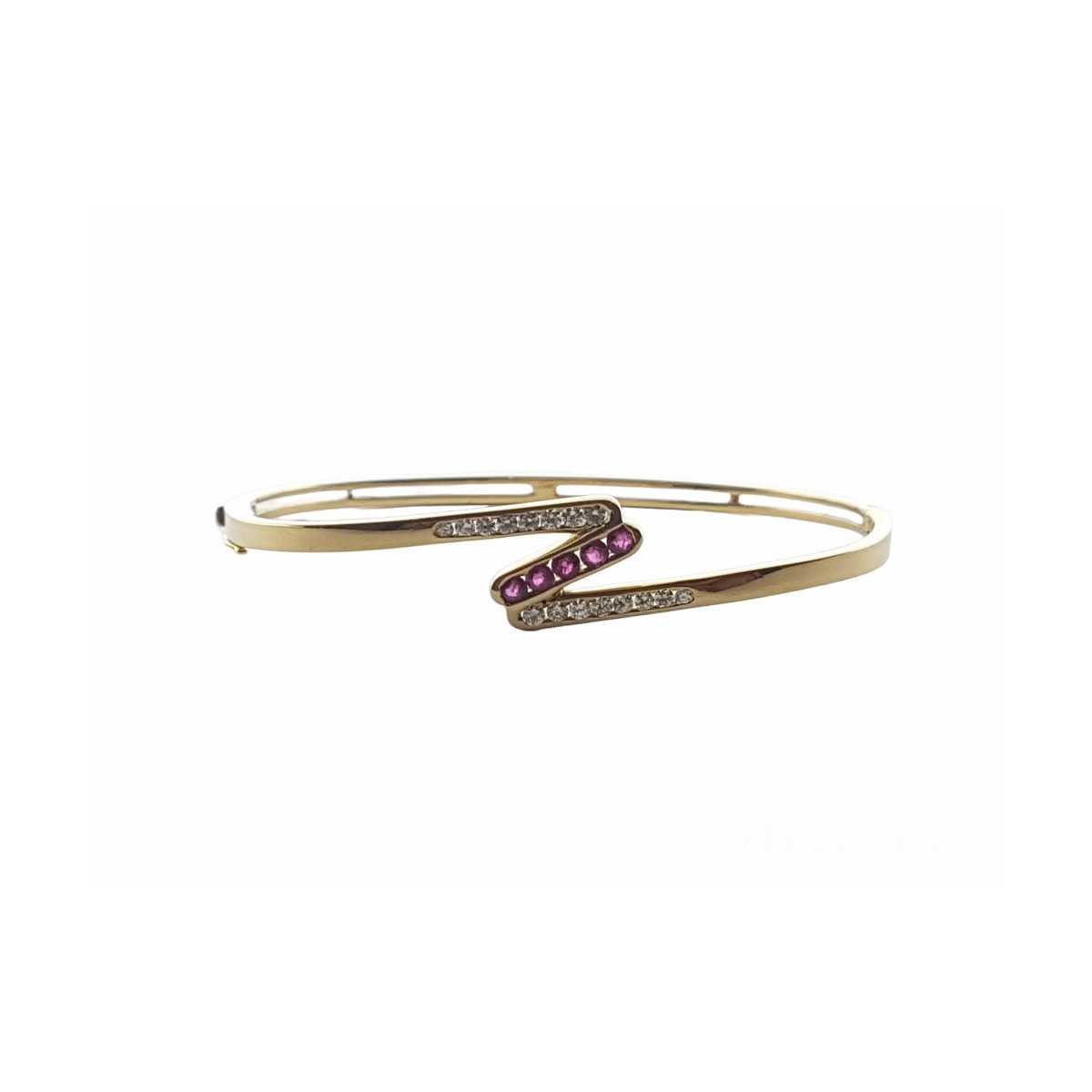 BRAZALETE RÍGIDO DE ORO AMARILLO CON DIAMANTES Y RUBÍES