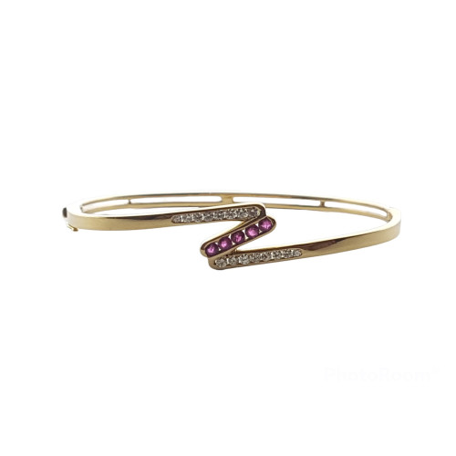 BRAZALETE RÍGIDO DE ORO AMARILLO CON DIAMANTES Y RUBÍES