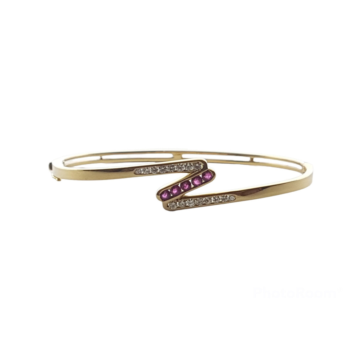 BRAZALETE RÍGIDO DE ORO AMARILLO CON DIAMANTES Y RUBÍES