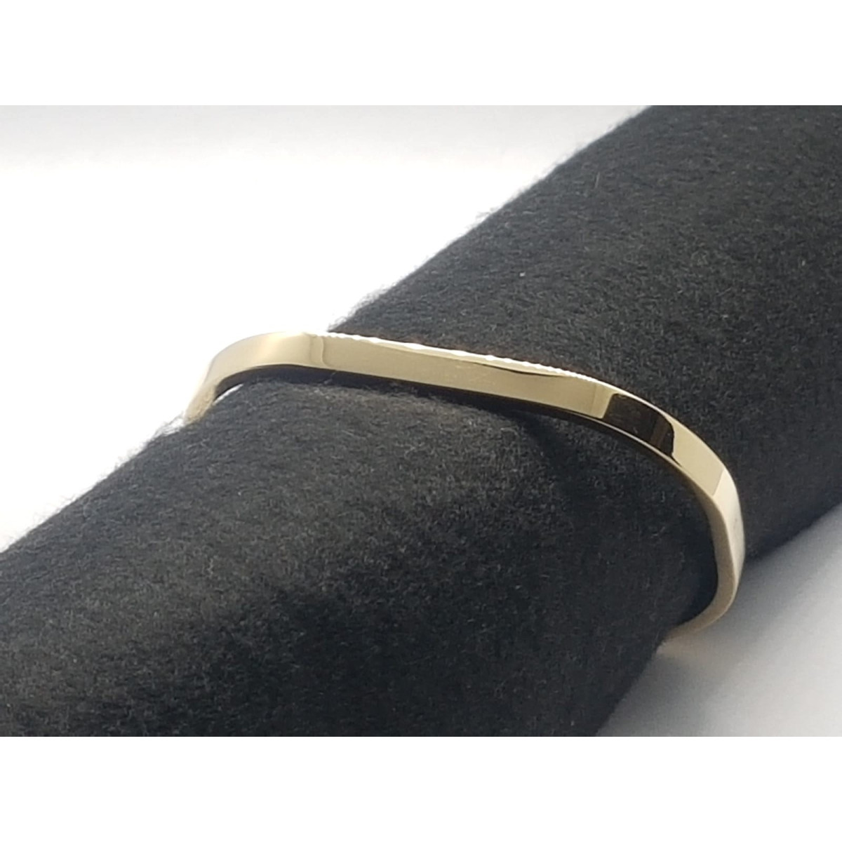 BRAZALETE RÍGIDO DE ORO AMARILLO