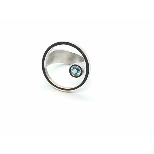 Anillo de plata y oro  con topacio azul