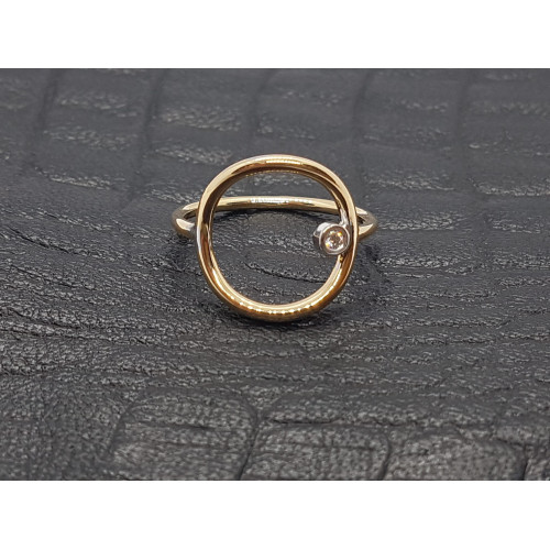 Anillo combinado con oro amarillo y oro blanco con diamante