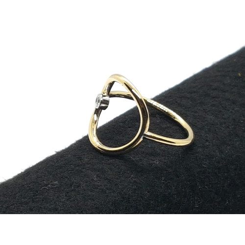 Anillo combinado con oro amarillo y oro blanco con diamante