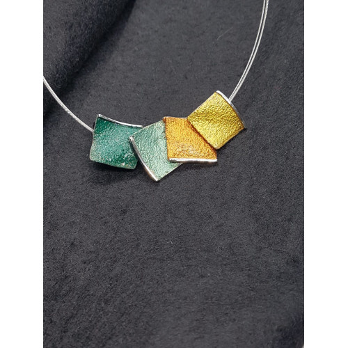 Colgante de plata con esmalte