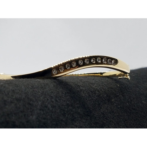 BRAZALETE RÍGIDO DE ORO AMARILLO CON DIAMANTES