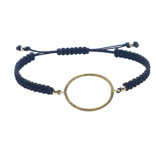 Pulsera de macramé con un aro de oro amarillo