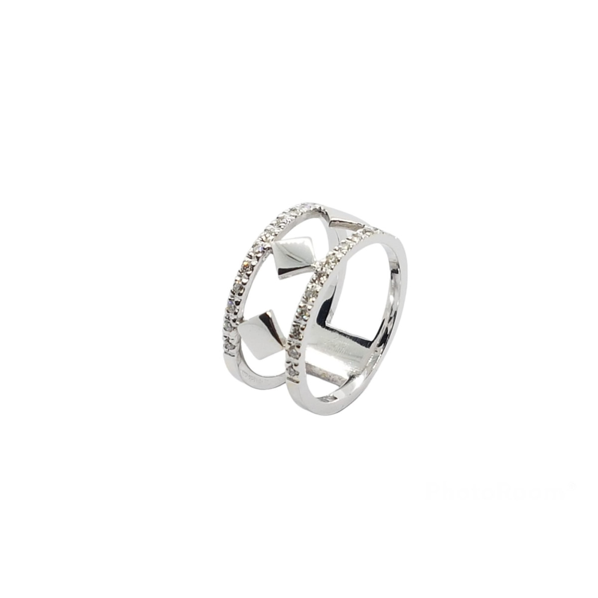 Anillo de oro blanco con diamantes