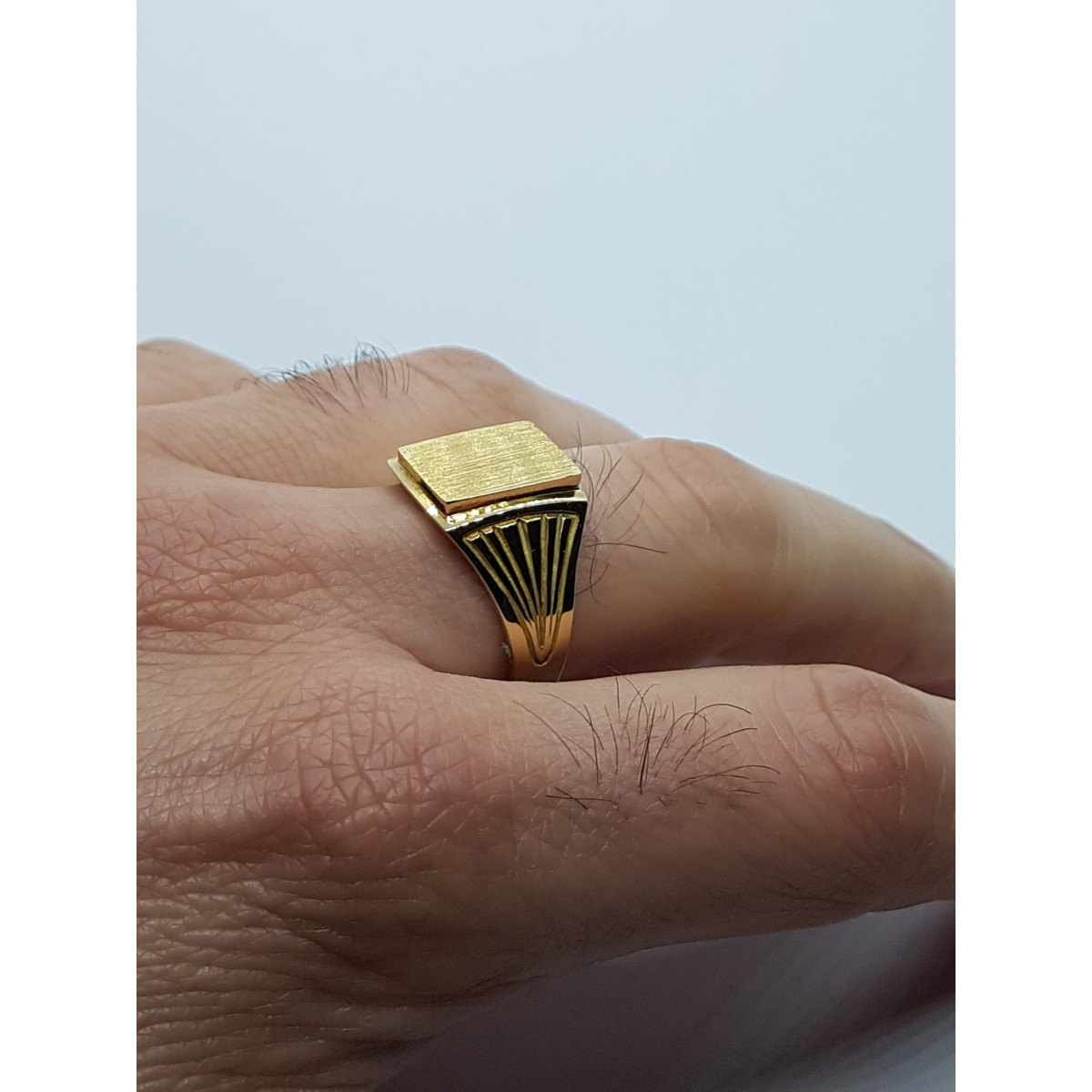 sello de oro amarillo