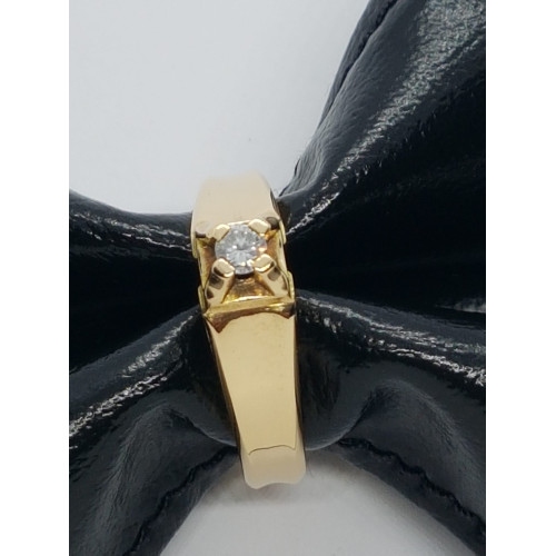 solitario de oro amarillo con diamante