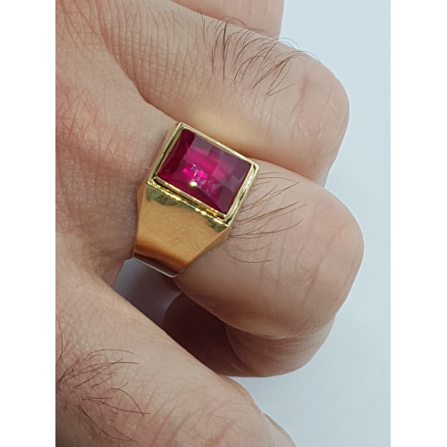 sello de oro amarillo con rubí hidrotermal
