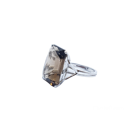 Anillo de oro blanco con cuarzo fumé