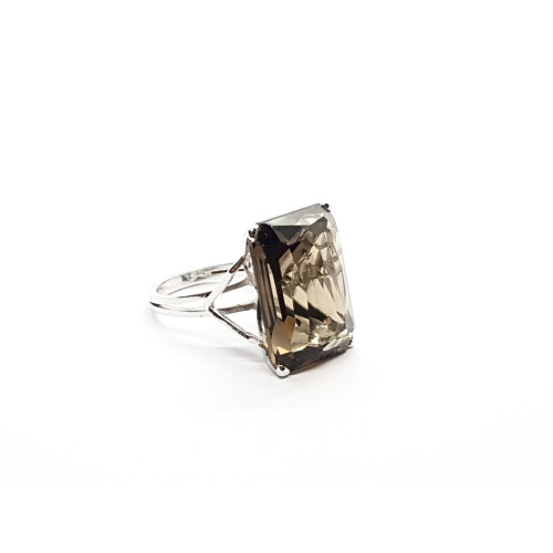 Anillo de oro blanco con cuarzo fumé
