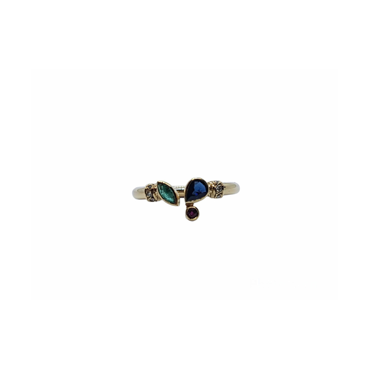 Anillo de oro amarillo con diamantes, esmeralda, rubí y zafiro