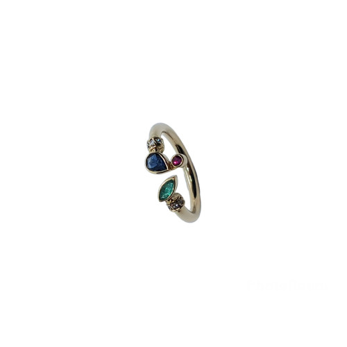 Anillo de oro amarillo con diamantes, esmeralda, rubí y zafiro