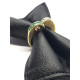 Anillo de oro amarillo con diamantes y esmeralda