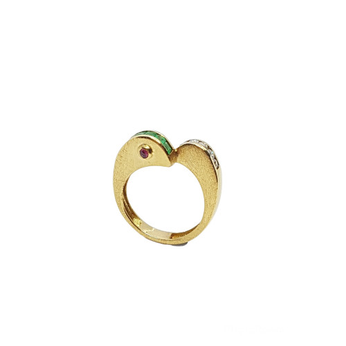 Anillo de oro amarillo con diamantes y esmeralda
