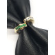 Anillo de oro amarillo con diamantes y esmeralda
